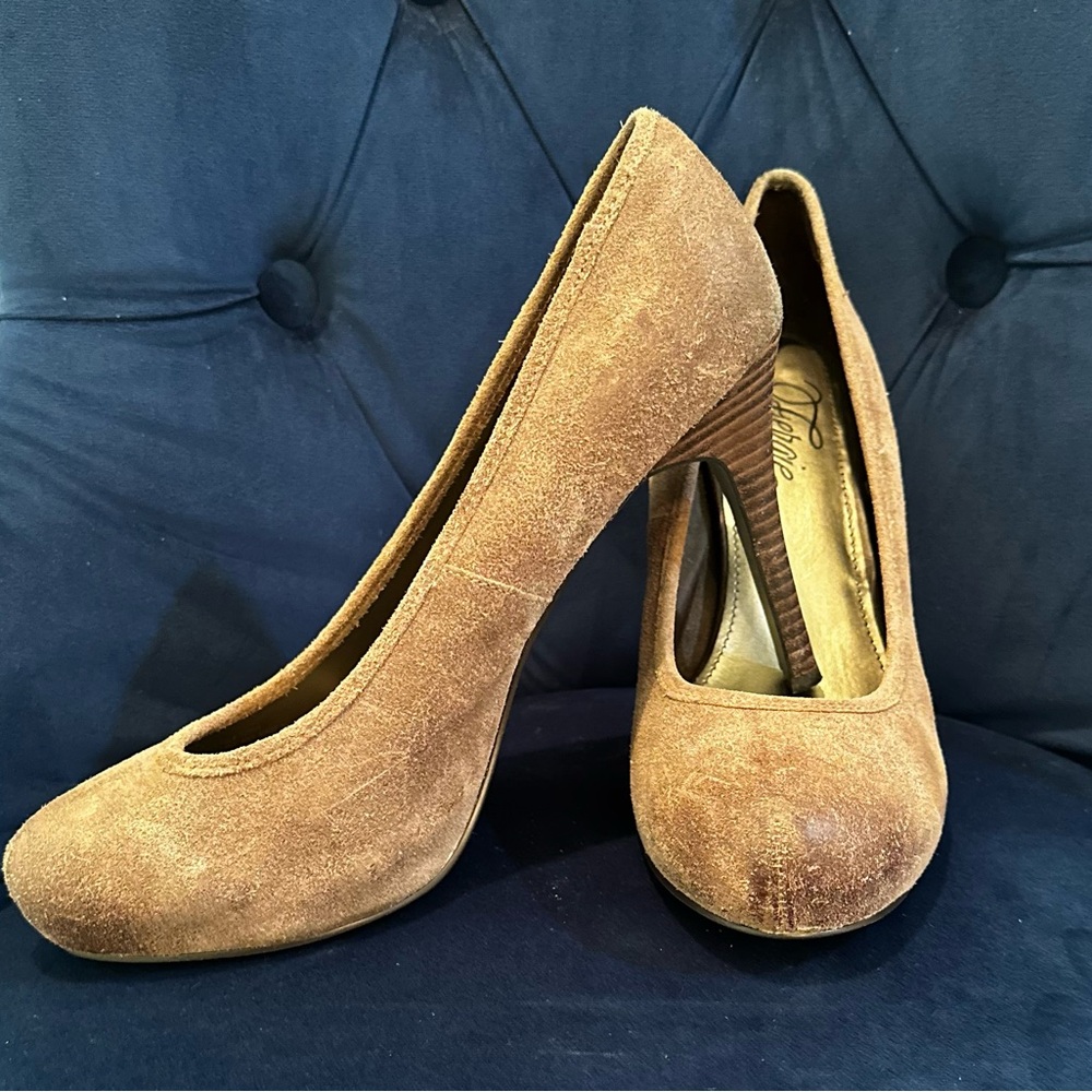 Fergie Brown Suede Women's Pumps